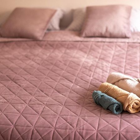 בוקרשט Shared Retro Vintage Luxury Apartment מראה חיצוני תמונה