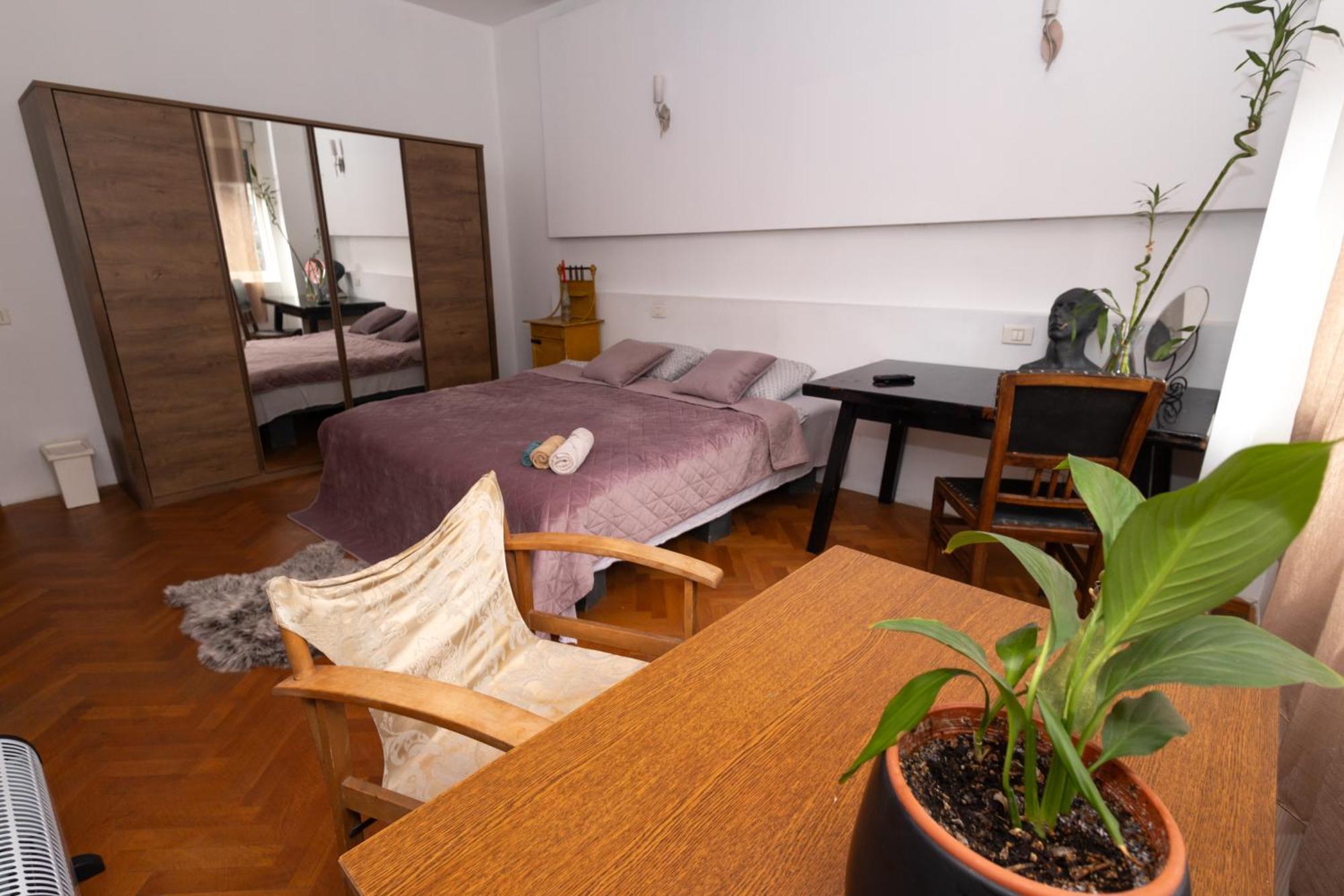 בוקרשט Shared Retro Vintage Luxury Apartment מראה חיצוני תמונה