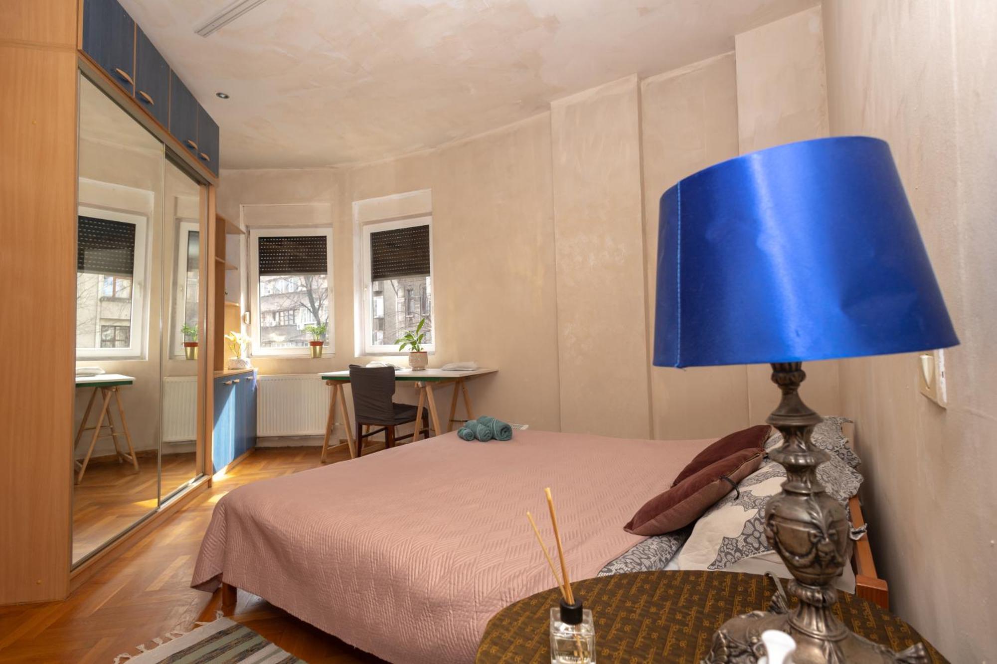 בוקרשט Shared Retro Vintage Luxury Apartment מראה חיצוני תמונה
